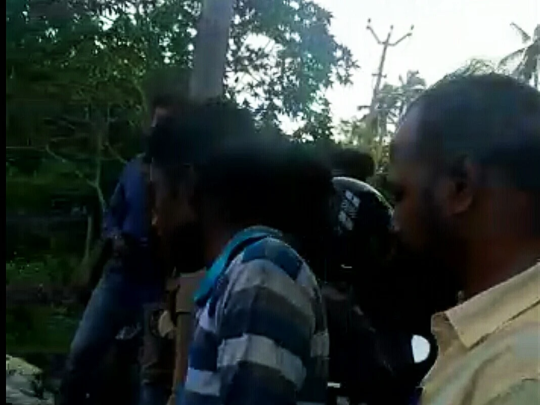 `விடுமுறை நாளில் மாணவியை வகுப்புக்கு வரச் சொன்னார்!' - நாகர்கோவில் ஆசிரியரைத் தாக்கிய பொதுமக்கள்