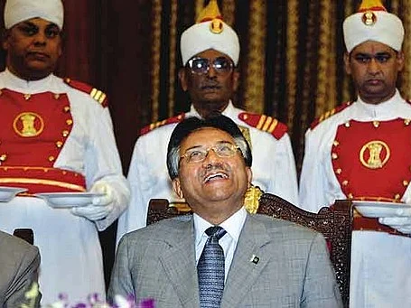 வாஜ்பாய்க்கு சல்யூட் அடிக்க மறுத்தது முதல் பெனாசிர் கொலை வரை... முஷாரப்புக்கு ஏன் இந்த நிலை?