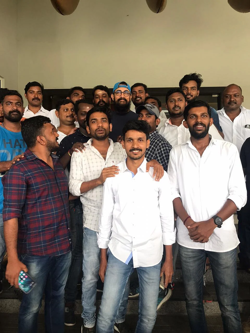 வாகன ஓட்டுநர்களுடன் அமீர் கான்