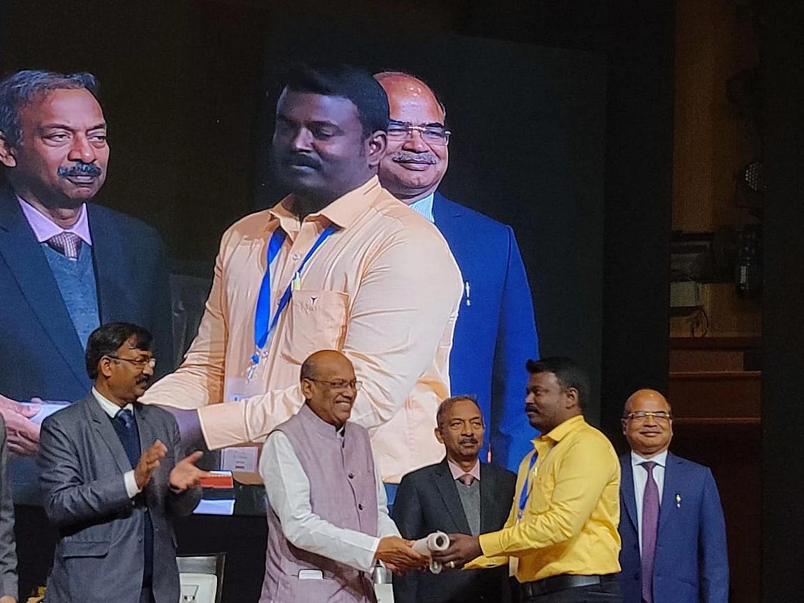 விருது விழாவில் ஆசிரியர்கள் - ஆசிரியர் செல்வகுமார்