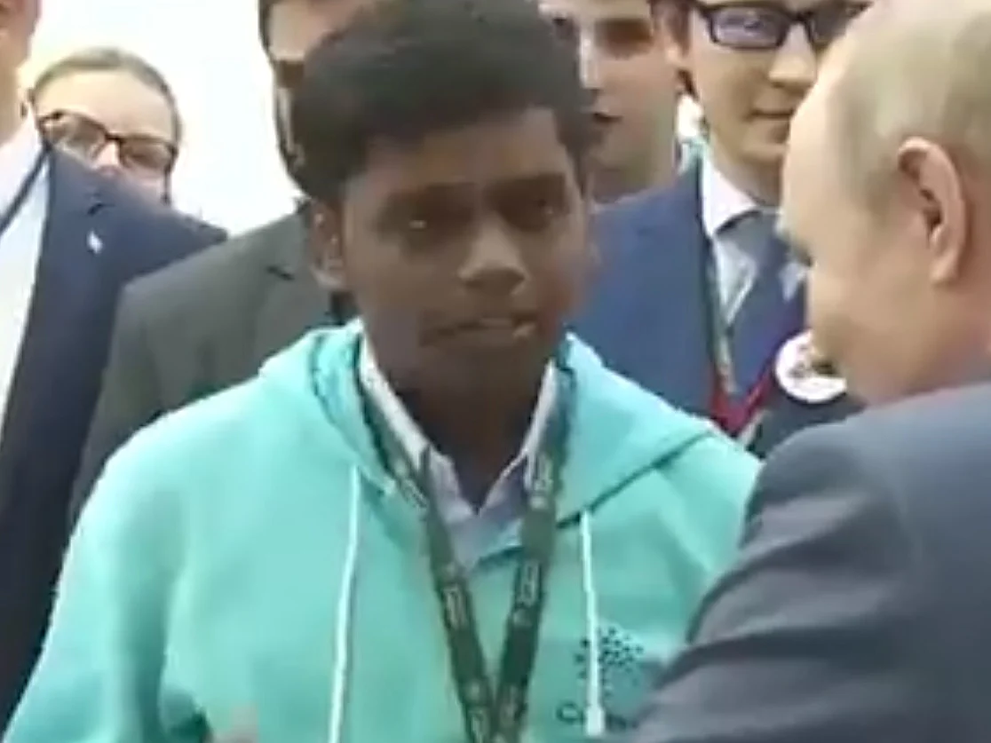 ро░ро╖рпНроп роЕродро┐рокро░рпН рокрпБроЯро┐ройрпБроЯройрпН рооро╛рогро╡ро░рпН рокро┐ро╕рпНро╡роирпНродрпН