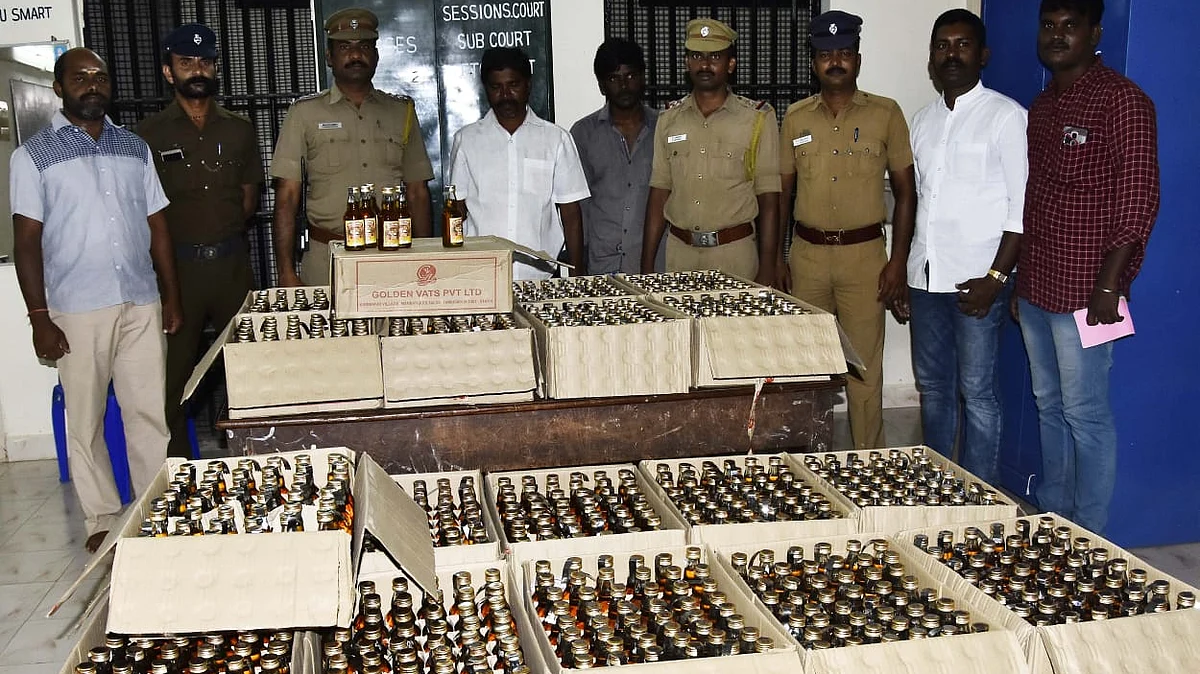 போலீஸில் சிக்கிய மதுபான பாட்டில்கள்