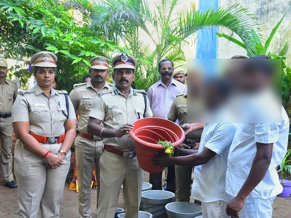 அறுபது ரூபாய் விலை குறைவு!' - மதுரை மத்திய சிறைக் கைதிகள் தயாரிக்கும் பூந்தொட்டிகள்