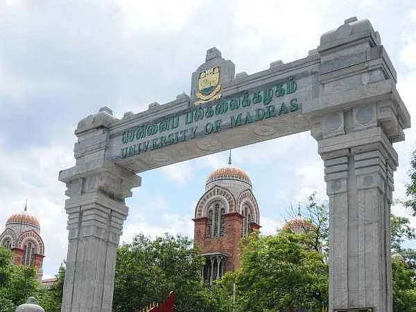 மாணவி மீது பாலியல் தாக்குதல்... எல்லை மீறினாரா பேராசிரியர்?
சிக்கலில் சென்னைப் பல்கலைக்கழகம்!