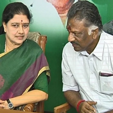 சசிகலாவுடன் பன்னீர்செல்வம்