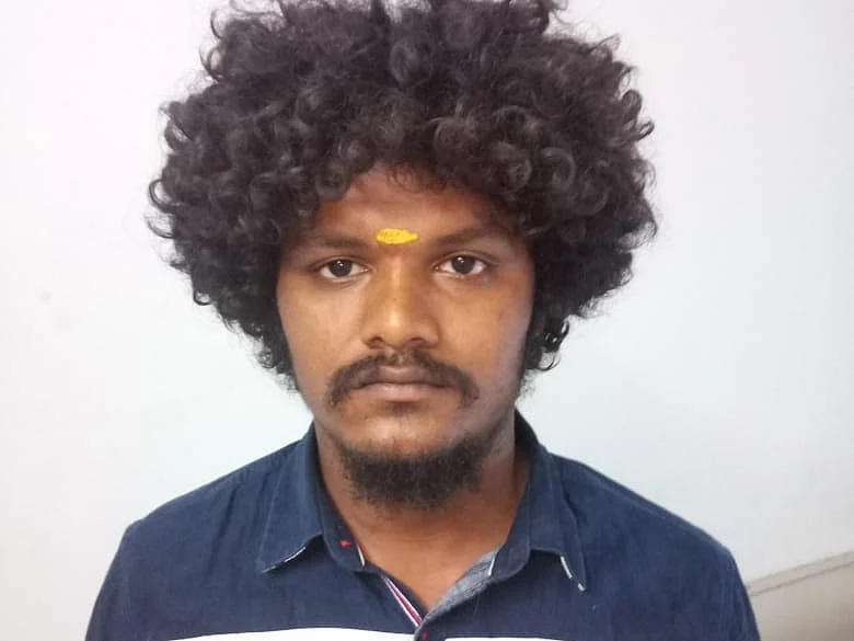 `அக்கறையாகப் பேசுவார்; அடுத்து செயினைப் பறிப்பார்!' - இது `புறா' கார்த்திக்கின் ஸ்டைல்
