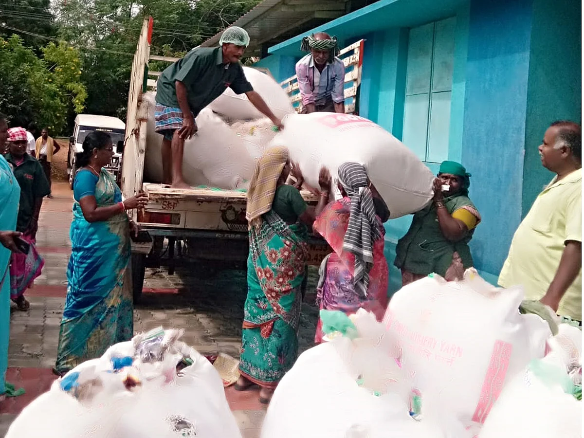 `4 டன் பிளாஸ்டிக் சிமென்ட் ஆலைக்கு விற்பனை!'- கரூர் மாவட்ட நிர்வாகத்தின் சூப்பர் முயற்சி