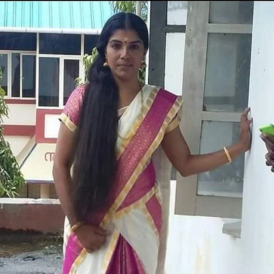 அபர்ணா லவக் குமார்