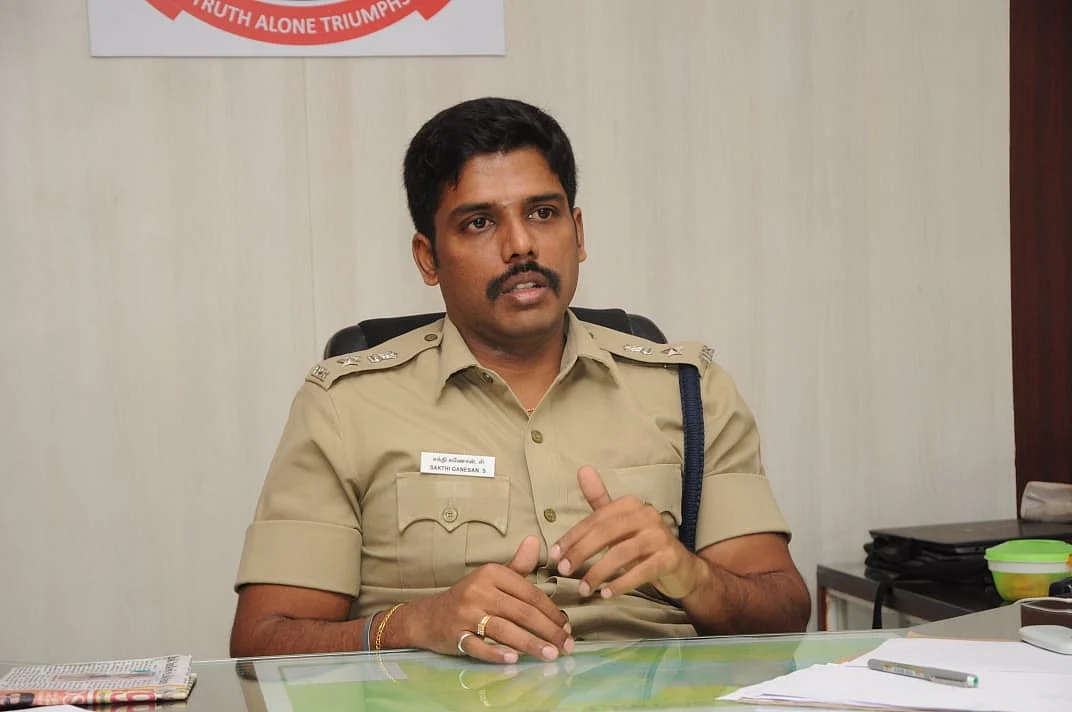 ஈரோடு எஸ்.பி சக்திகணேசன்