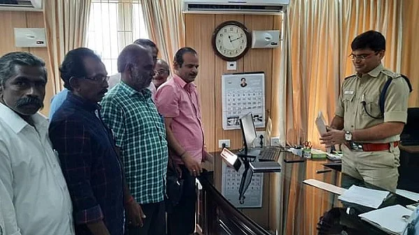 எஸ்.பி-யிடம் மனு அளித்த பிரஸ் கிளப் நிர்வாகிகள்