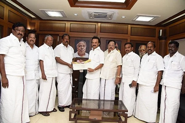 மு.க.ஸ்டாலின் தலைமையில் தி.மு.க-வில் இணைந்த போது
