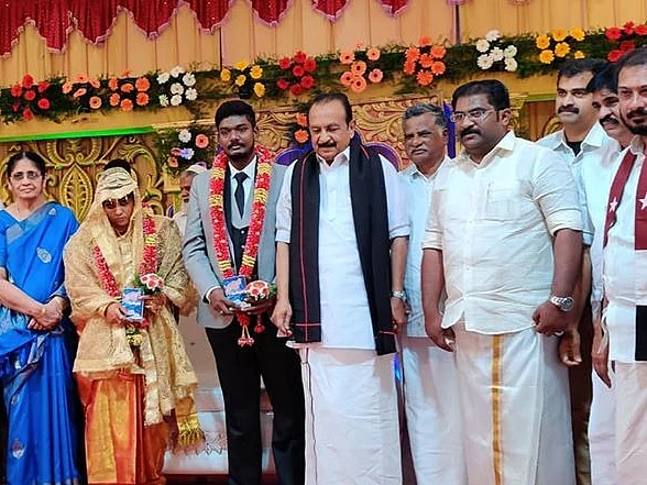 `இது தமிழ்நாட்டில் மட்டுமே சாத்தியம்!'- வைகோ, தனியரசுவை நெகிழவைத்த தஞ்சைத் திருமணம்