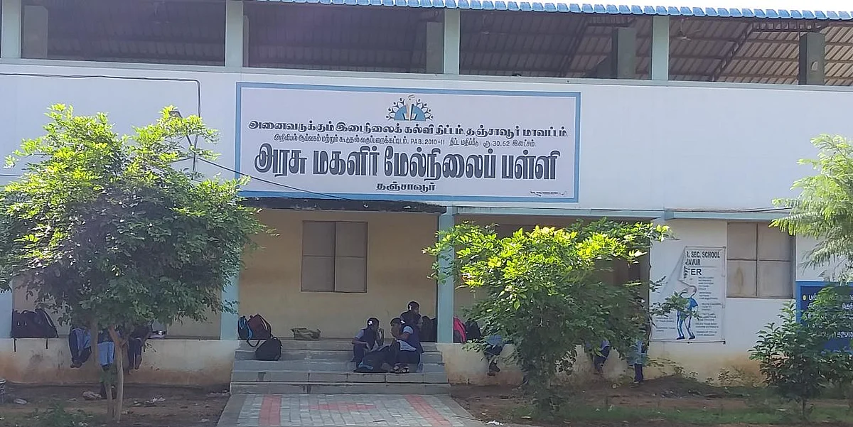 முதற்கட்ட வாக்குப் பதிவு நிறைவு! - வாக்குப் பெட்டிகளுக்கு சீல் #TNLocalBodyElection2019
#NowAtVikatan