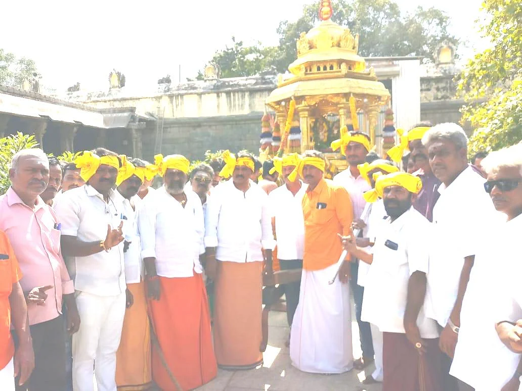 தங்கத்தேர் இழுத்து வழிபாடு