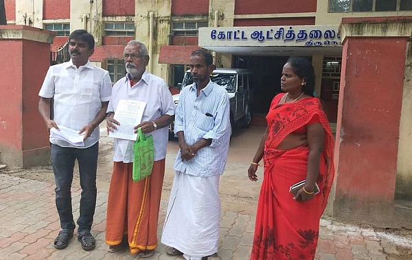 மகன் மகாலிங்கம், மகள் செல்வி, வழக்கறிஞர் ஜெனியுடன் பூதத்தான்