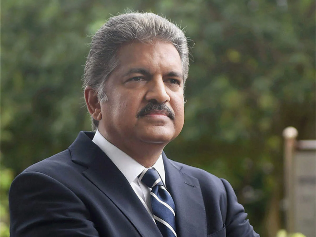 மஹிந்திரா நிறுவனத்தின் தலைவர் ஆனந்த் மஹிந்திராவின் பதவி விலகலுக்கு என்ன காரணம்?
