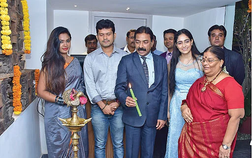 தொடக்க விழாவில்...