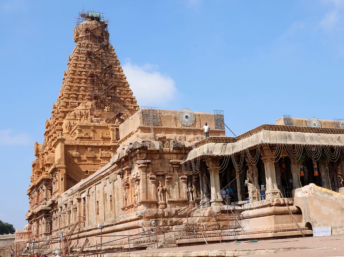 தஞ்சை பெரிய கோவில் குடமுழுக்கை முன்னிட்டு ஜரூராக தயாராகும் யாகசாலை!