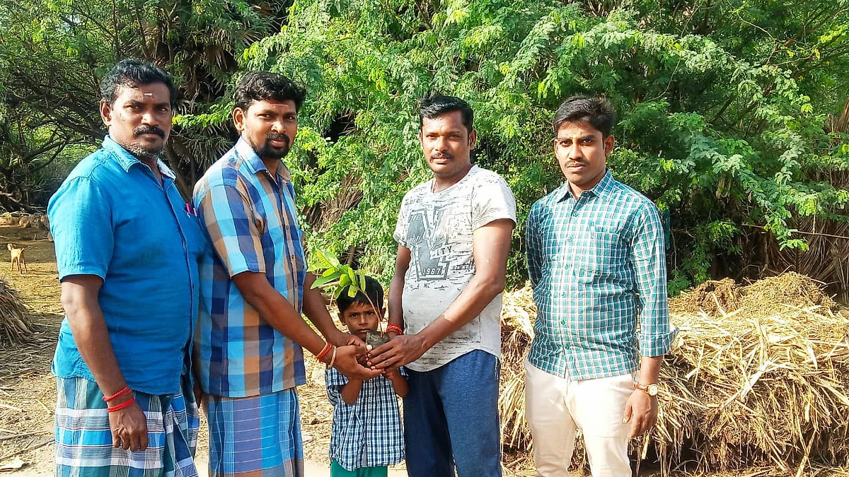 மரக்கன்றுகள் வழங்கி நன்றி சொல்லும் ரமேஷ்