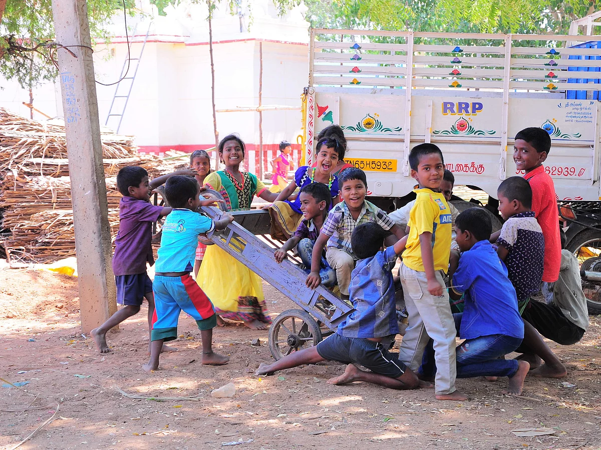 `அம்மை என்று அழைத்தபோது..!' - வாசகியின் நெகிழ்ச்சிப் பகிர்வு #MyVikatan