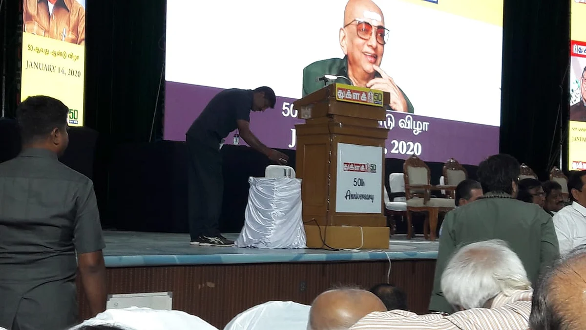 தற்காலிக டீபாய் ரெடி செய்யும் போலீஸ்