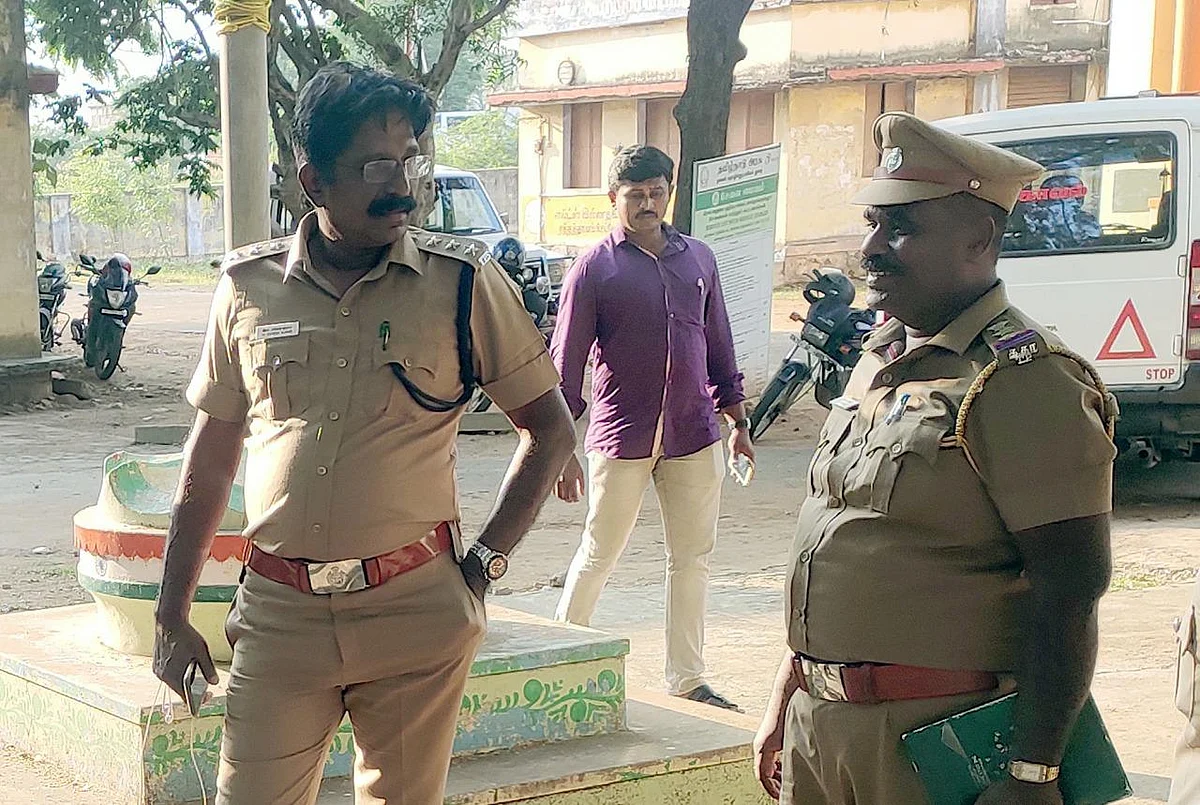 டி.எஸ்.பி சுரேஷ்குமார் - ஆய்வாளர் ரெகுராஜன்