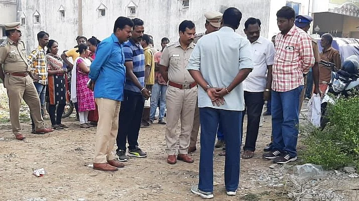 கொலை நடந்த இடத்தில் போலீஸ்