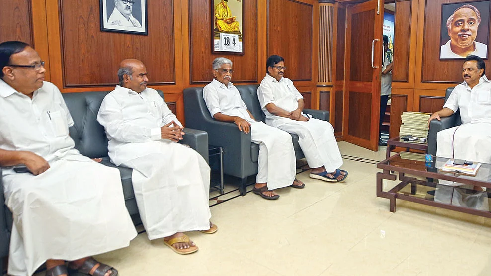 ஸ்டாலினுடன் காங்கிரஸ் தலைவர்கள்