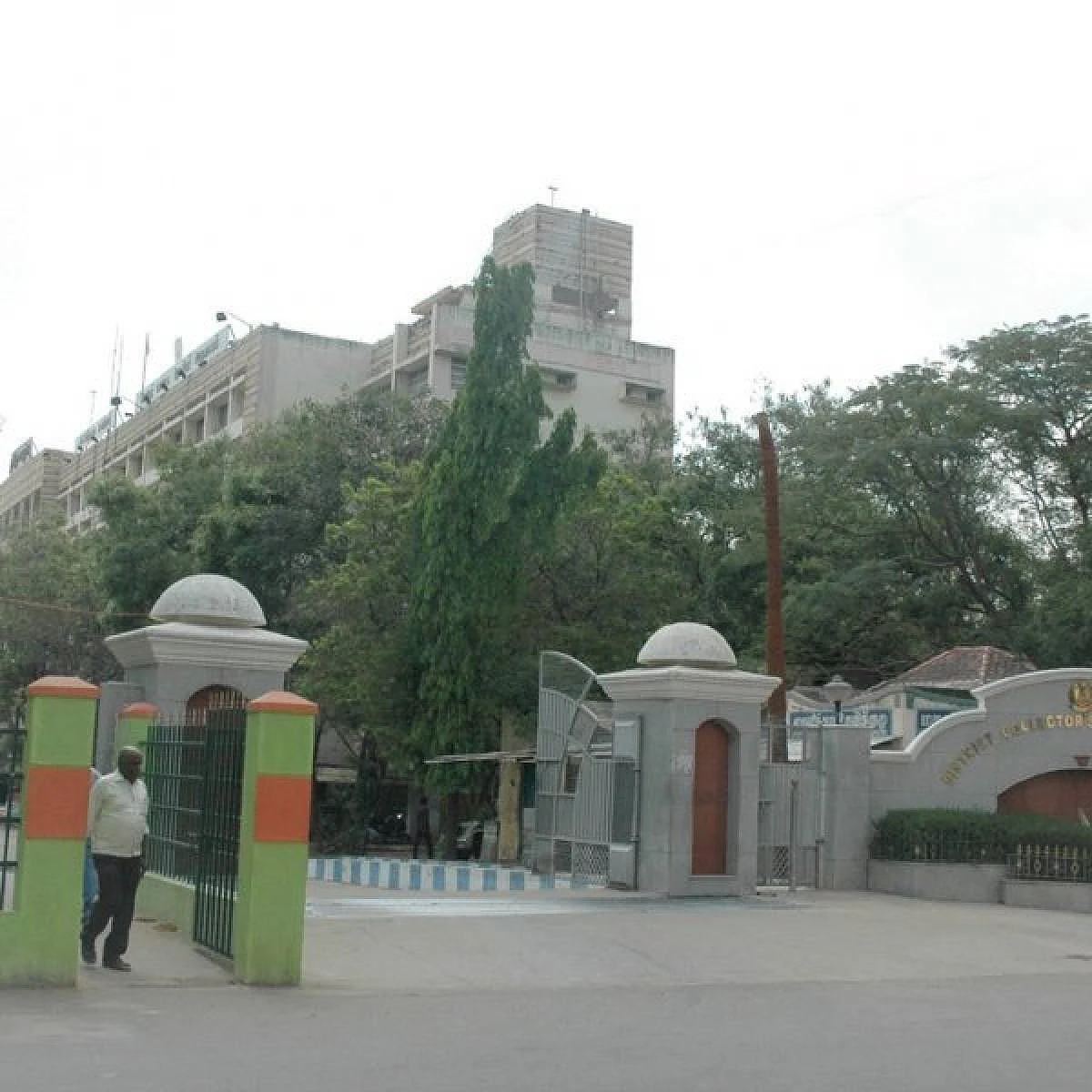 வேலூர் கலெக்டர் அலுவலகம்