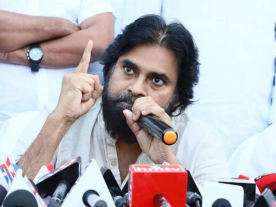 `360 டிகிரி இணைப்பு; 2024-ம் ஆண்டே குறி!' - பா.ஜ.க-வுடன் இணைந்த பவன் கல்யாண்