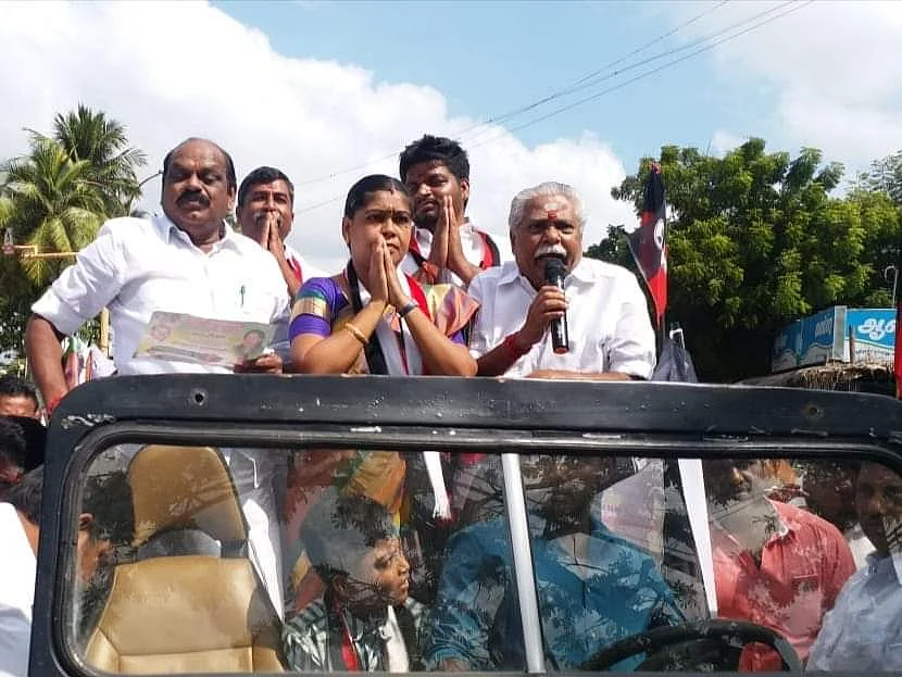 `மறைமுகத் தேர்தலில் வாக்களிக்கத் தடை!' - தஞ்சை அ.தி.மு.க-வினர் அதிர்ச்சி