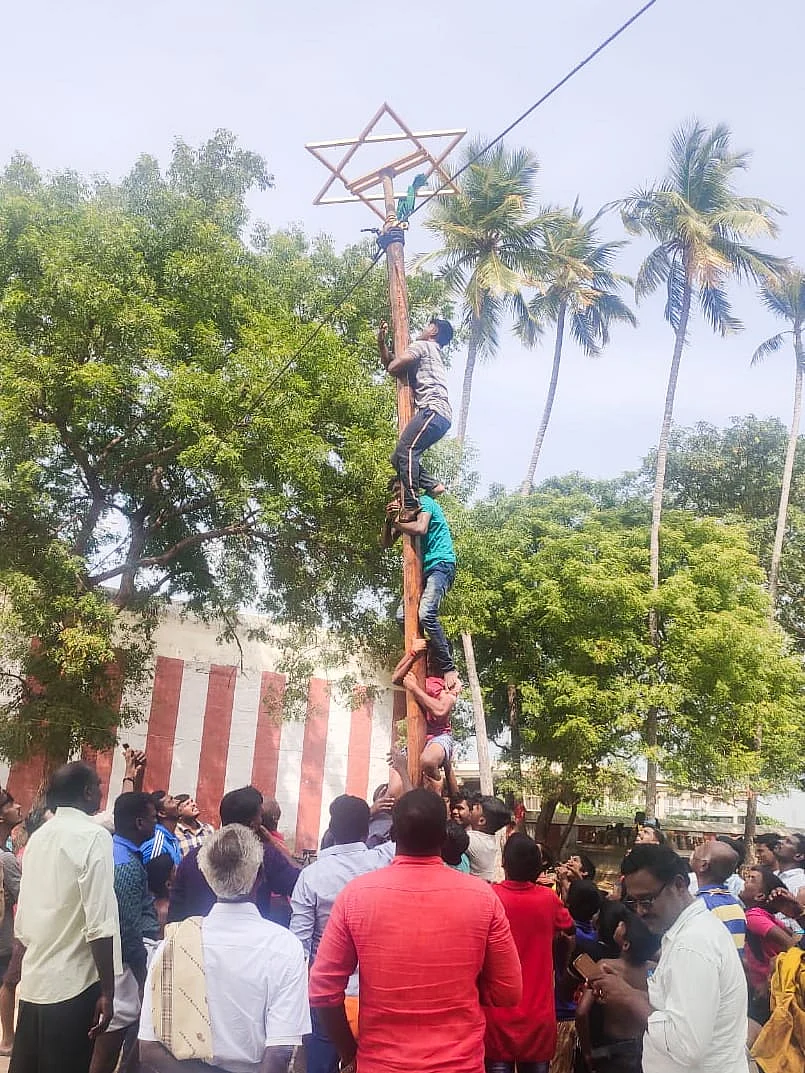 வழுக்குமரம்