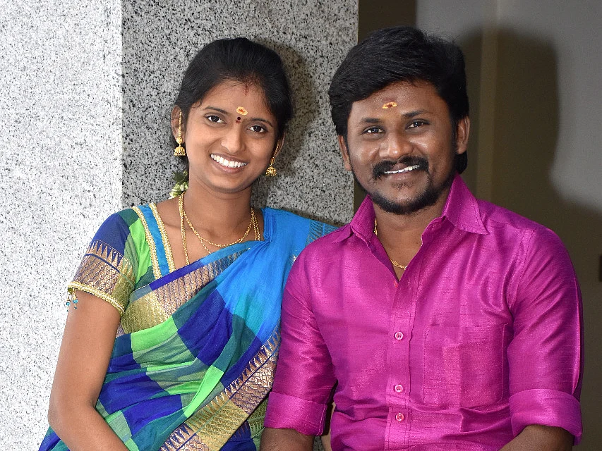 `அம்மா கூடை நிறைய களிமண் எடுத்துட்டு வந்து, வீட்டுல ஓட்டை உடைசல் பூசுவாங்க! - செந்தில் கணேஷ் வீட்டுப் பொங்கல்