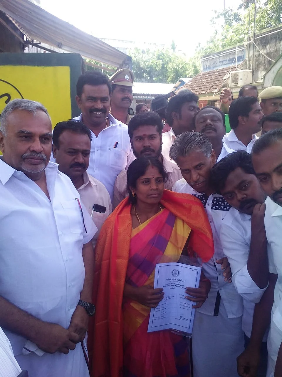 வெற்றி பெற்ற சுமதி