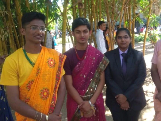 `ஆண்கள் ஏன் புடவை அணியக் கூடாது..?' - `டை அண்டு சாரி டே’யில் அசத்திய கல்லூரி மாணவர்கள்