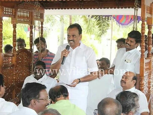 கடம்பூர் ராஜுவின் சொந்த ஊரில் வெற்றியைப் பறித்த அ.ம.மு.க மாணிக்கராஜா யார்?