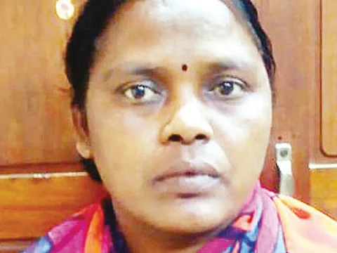 `லட்டுக்கு நடுவே தூக்க மாத்திரைப் பொடிகள்!' -திருச்சிப் பயணிகளுக்கு அதிர்ச்சி கொடுத்த நாமக்கல் ராணி