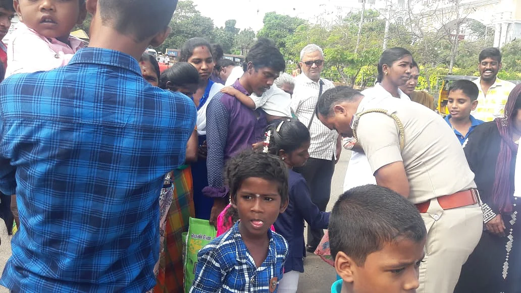 ஸ்டிக்கர் ஒட்டும் இன்ஸ்பெக்டர் சீத்தாராம்