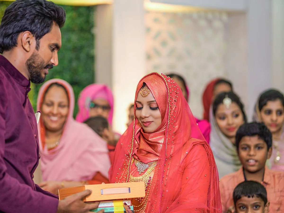 ``அவள் கேட்டதெல்லாம் 100 புத்தகங்கள்தான்" - இணையருக்குக் கேரள இளைஞர் வழங்கிய நிக்காஹ் பரிசு