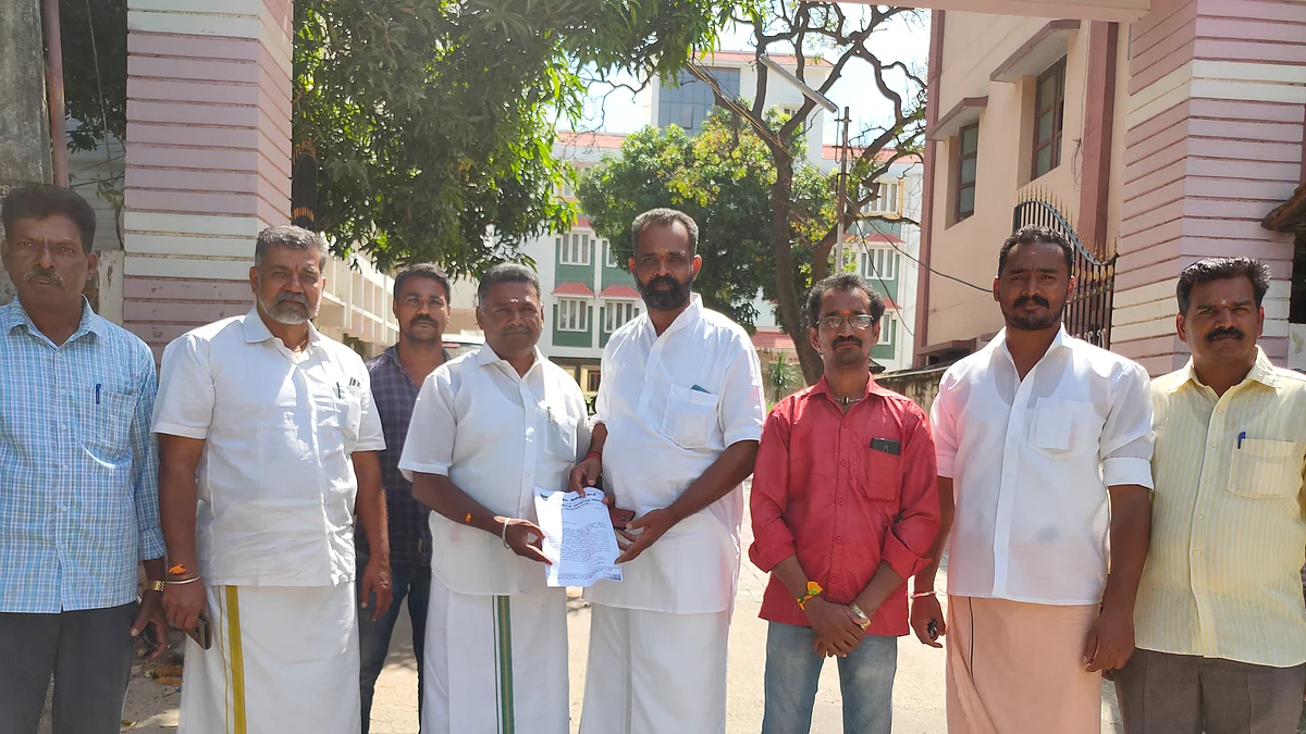 எஸ்.பி.யிடம் புகார் கொடுத்த பி.ஜே.பியினர்.