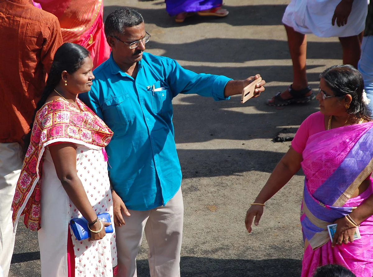 செல்ஃபி தம்பதி