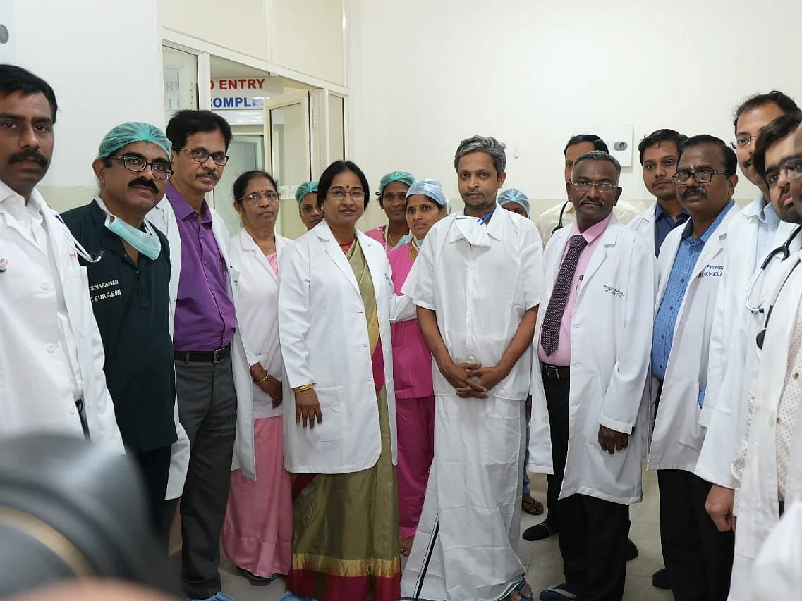 ``புது இதயத்தோட அவரப் பார்த்தப்போ...!?’’ - இதயம் மாற்றப்பட்ட தொழிலாளி மனைவியின் நெகிழ்ச்சி