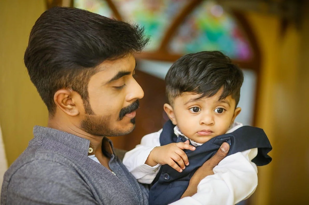 மகனுடன் அசிம்