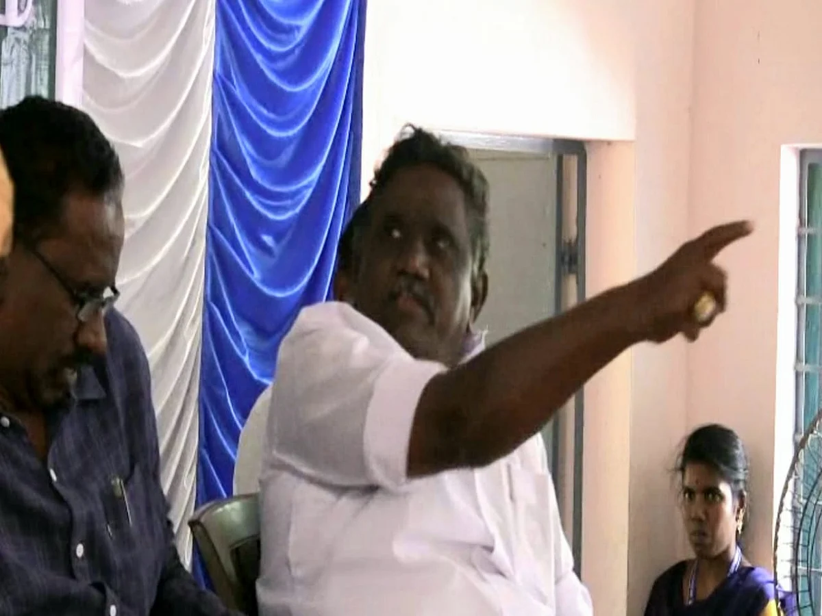 ``போனில் தகவல் சொல்ல மாட்டீர்களா?''- மக்கள்தொடர்பு முகாமில் ஆண்டிபட்டி எம்.எல்.ஏ காட்டம்