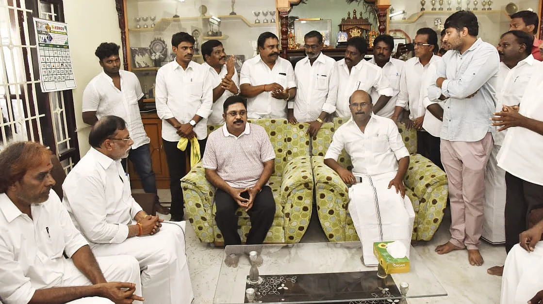தினகரன்