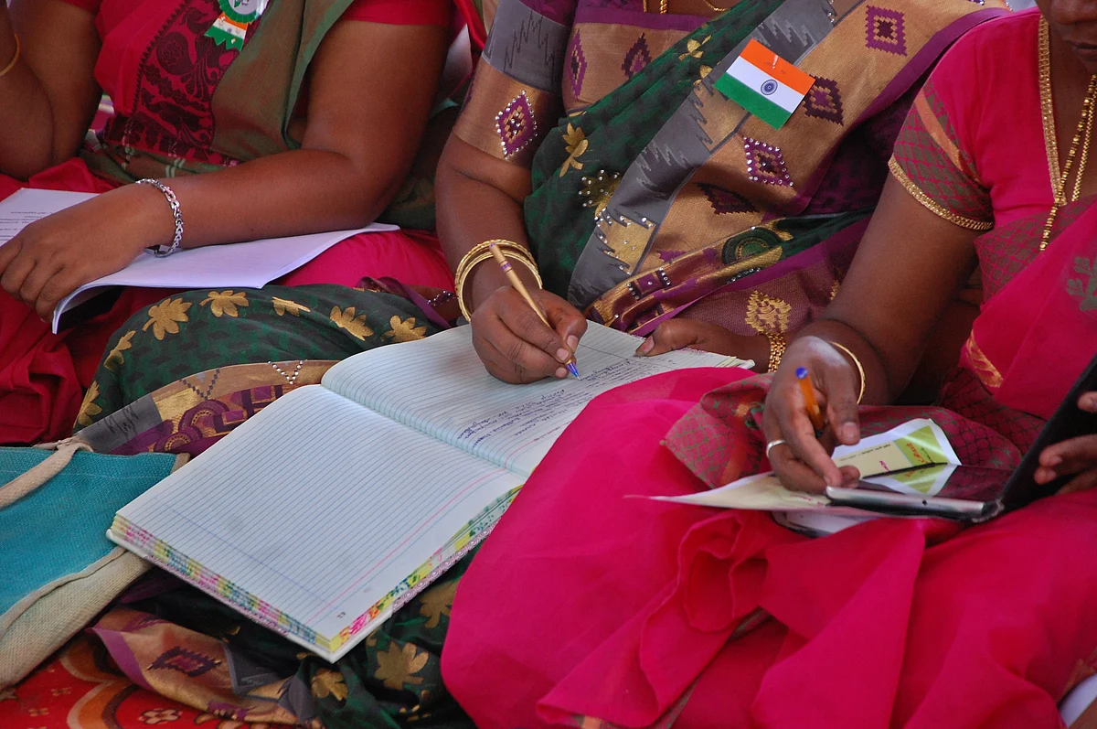 கூட்டத்தில் நடைபெறும் தீர்மானங்கள், கோரிக்கைகள் பதிவேட்டில் குறிக்கப்படுகின்றன.