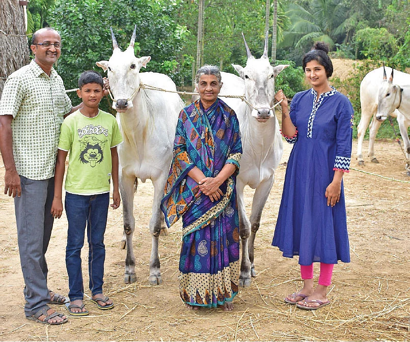 நிரஞ்சன் குடும்பத்தினர்