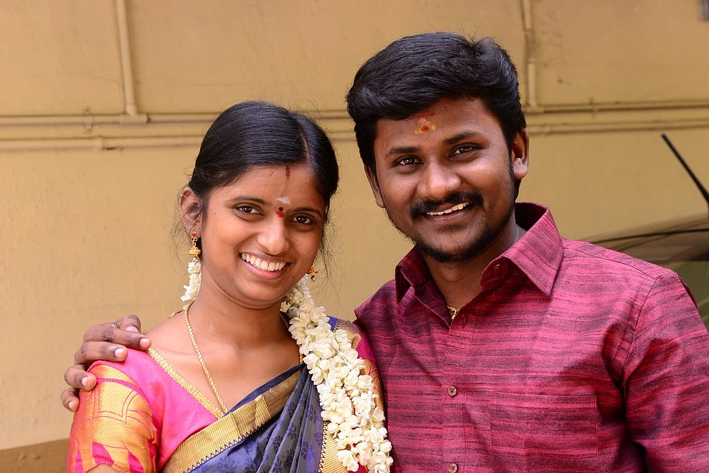 `அம்மா கூடை நிறைய களிமண் எடுத்துட்டு வந்து, வீட்டுல ஓட்டை உடைசல் பூசுவாங்க! - செந்தில் கணேஷ் வீட்டுப் பொங்கல்