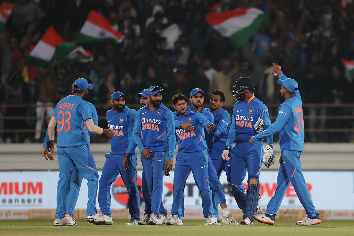 `கோலி ஆட்டமிழந்தும் மாறாத கேம் ப்ளான்; மூவர் கூட்டணியின் யார்க்கர்கள்!’- ஆஸியை வீழ்த்திய இந்தியா