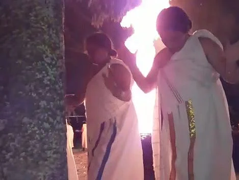 `பாரம்பர்ய உடை, இசை, நடனம்!’- வாட்டும் குளிரிலும் நடந்த கோத்தர் பழங்குடிகளின் திருவிழா